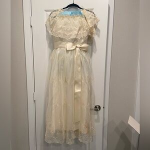 Vintage wedding dress